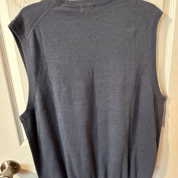 NWT IZOD Mens V Neck Sweater Vest  - Large - Picture 5 of 6